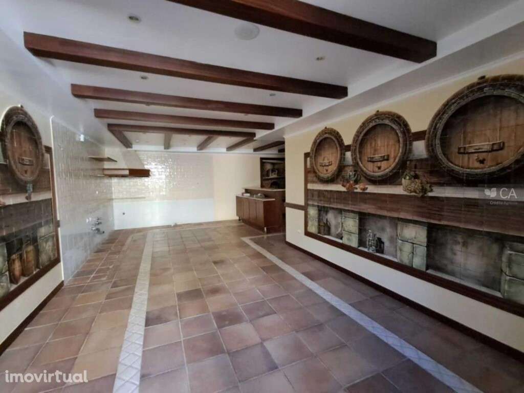 Moradia com 1.163,11m² inserida em terreno com 4.857m², situada em ... - Grande imagem: 5/15