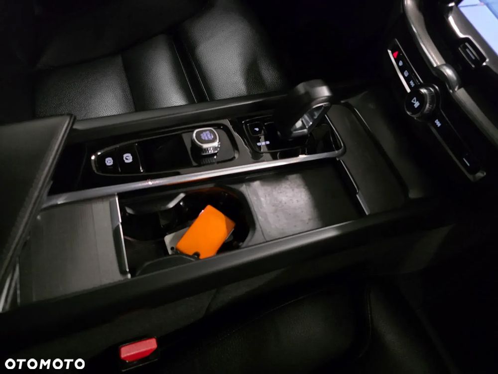 Volvo XC 60 B4 D Ultimate Dark - 20