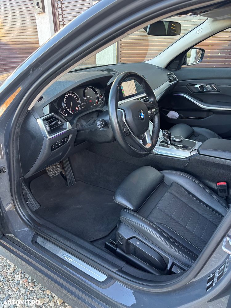 BMW Seria 3 330i AT - 6