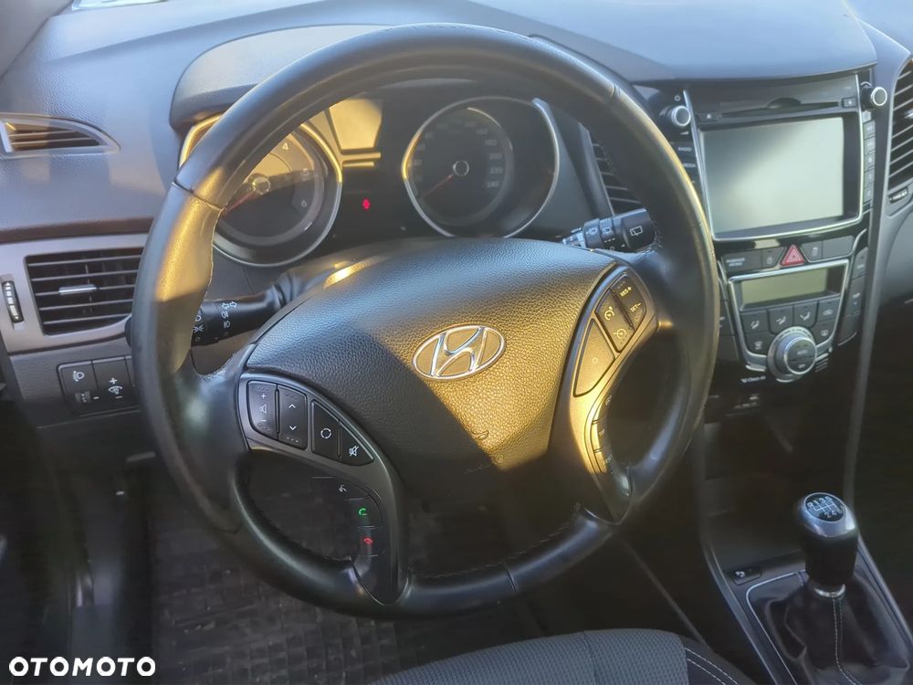 Hyundai i30 1.6 D Premiere Style - 10