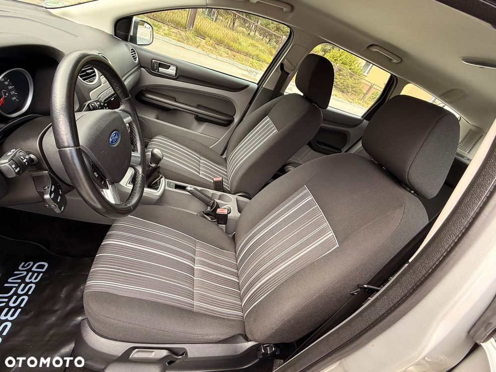 Ford Focus 1.6 Ambiente - 24