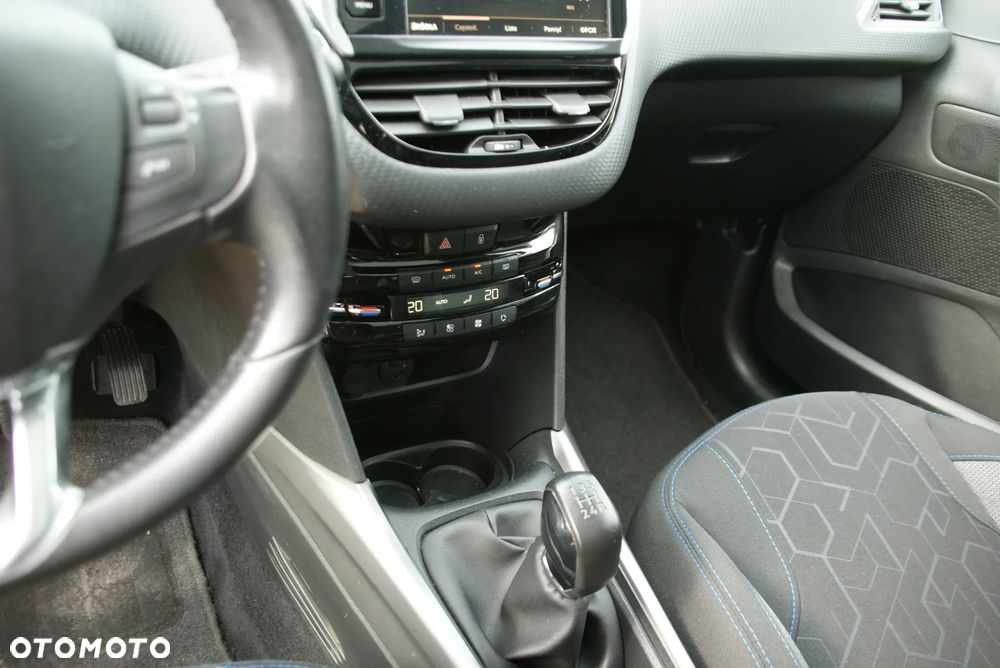 Peugeot 2008 BlueHDi 100 STOP & START Style - 15