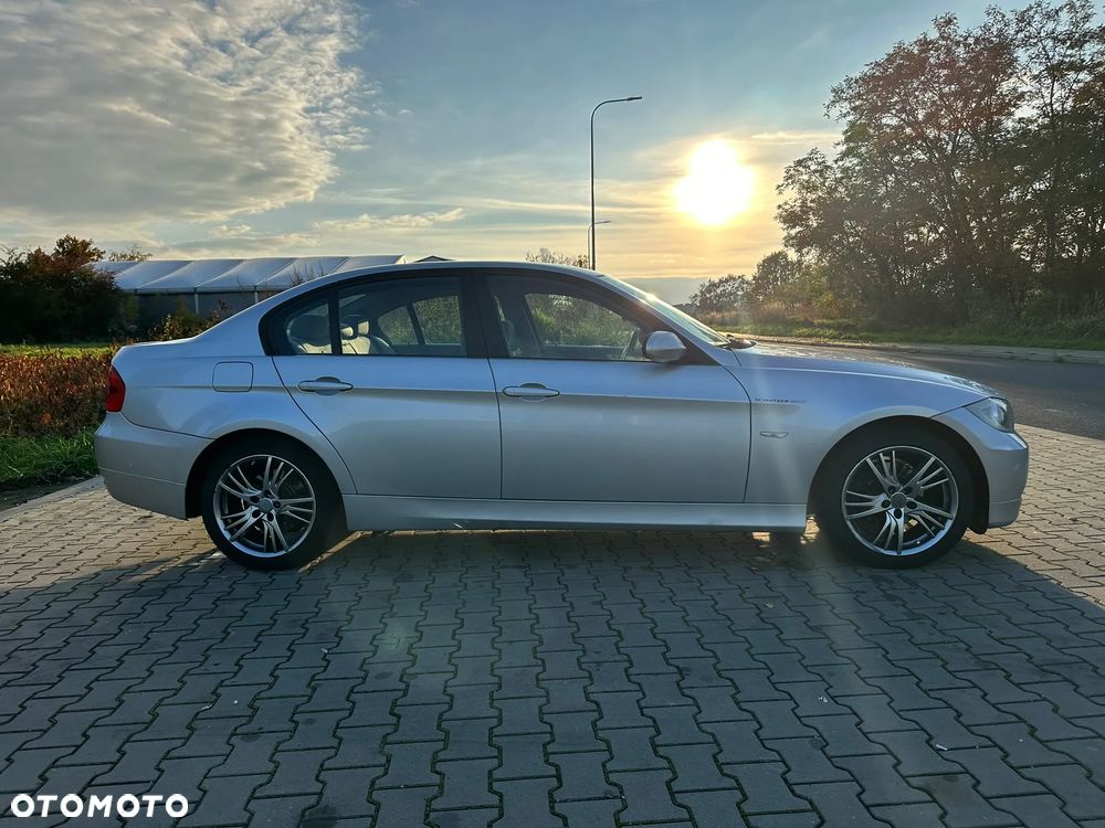 BMW Seria 3 320i - 5