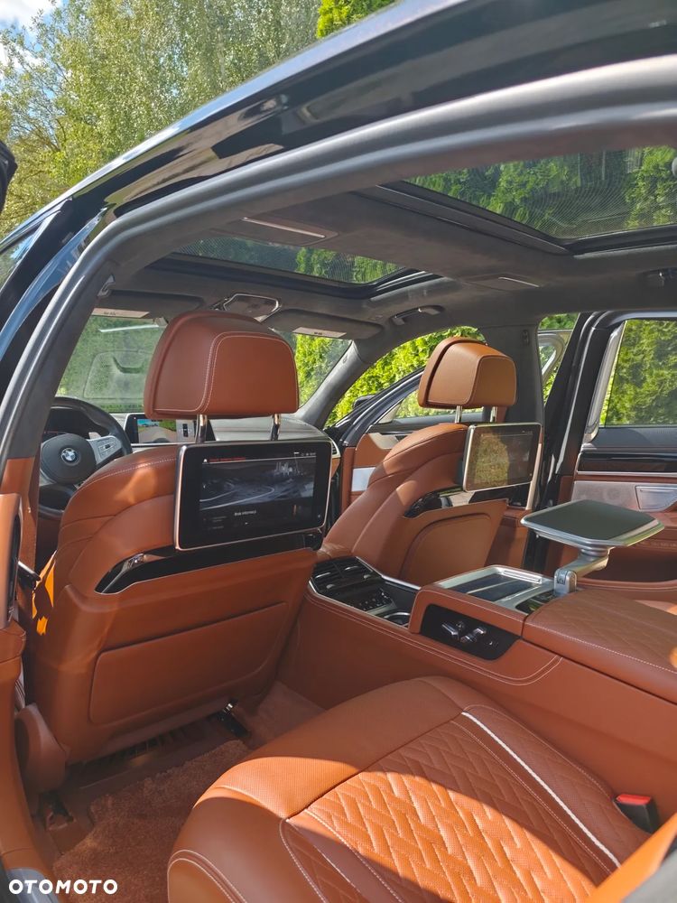 BMW Seria 7 750Li xDrive - 14