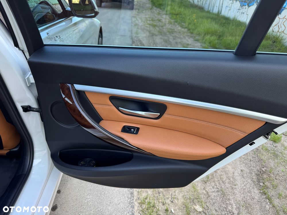 BMW Seria 3 330e iPerformance Luxury Line - 25