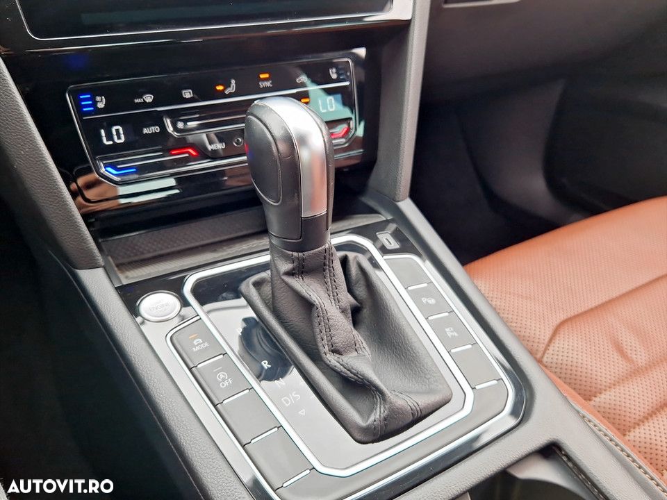 Volkswagen Passat 2.0 TDI DSG Highline - 19