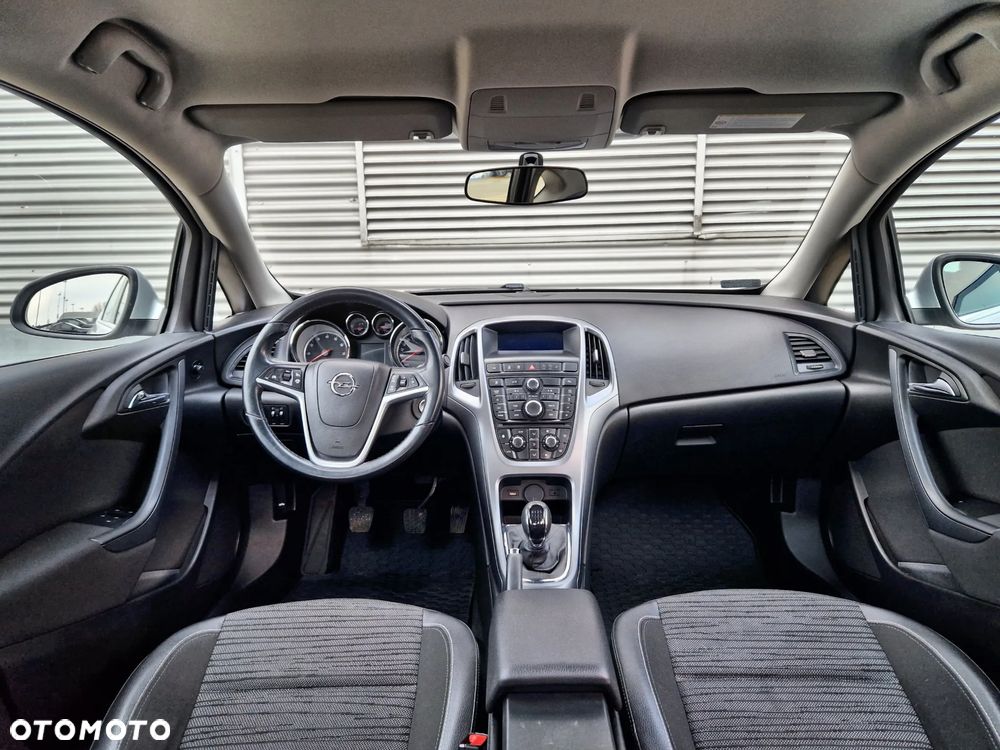 Opel Astra 1.4 T Business EU6 - 4