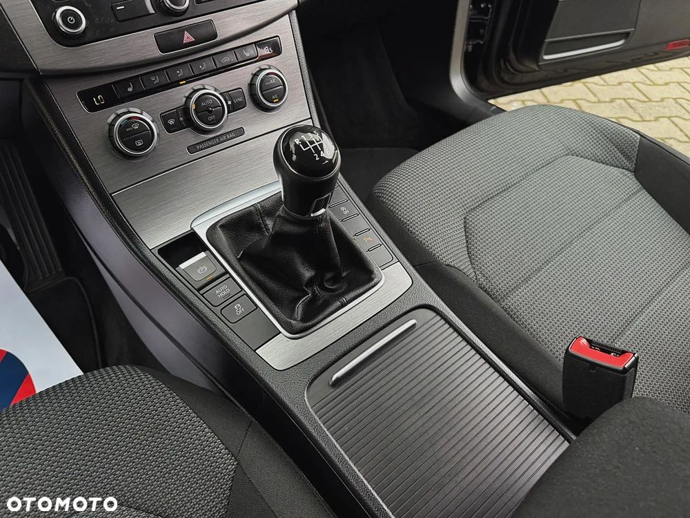 Volkswagen Passat 2.0 TDI Highline - 33