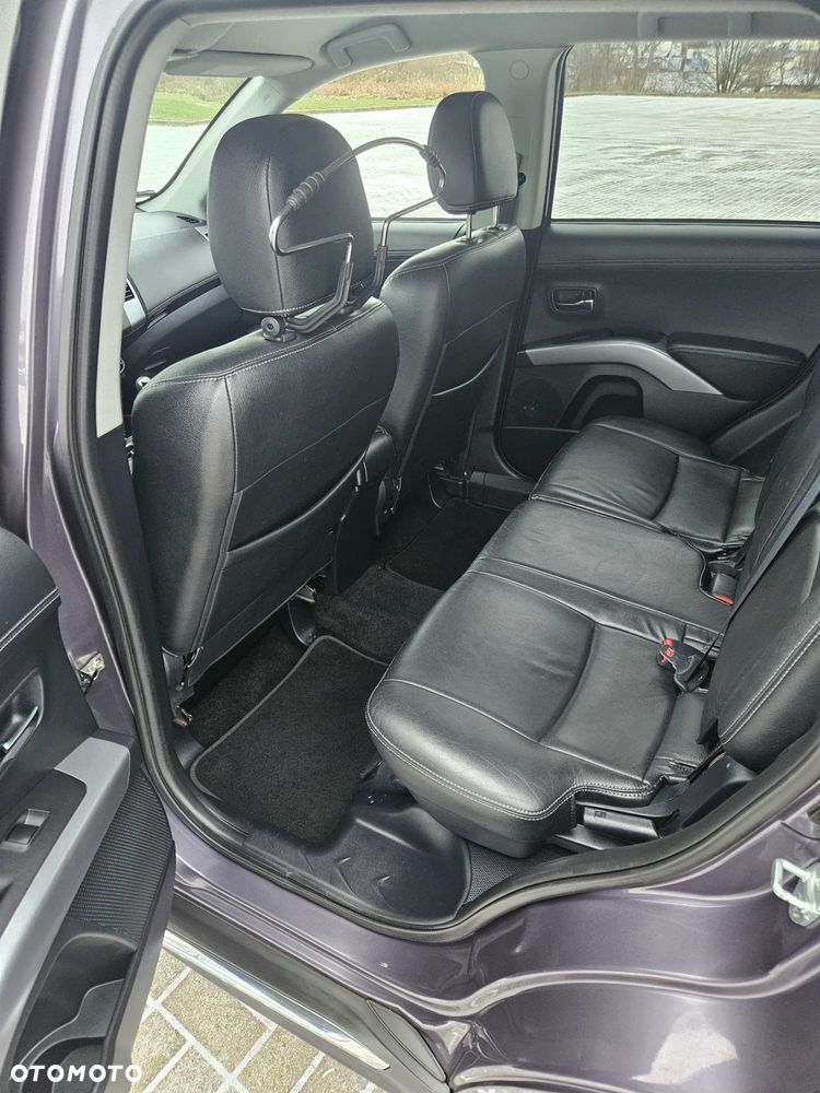 Mitsubishi Outlander - 12
