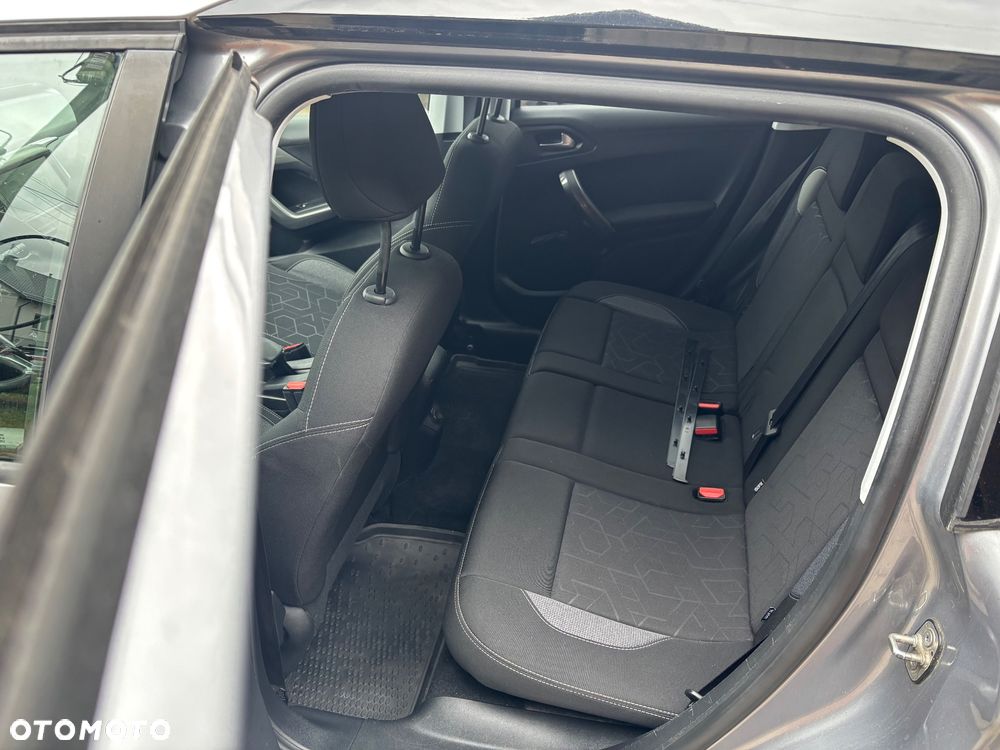 Peugeot 2008 BlueHDi 100 STOP & START Style - 11