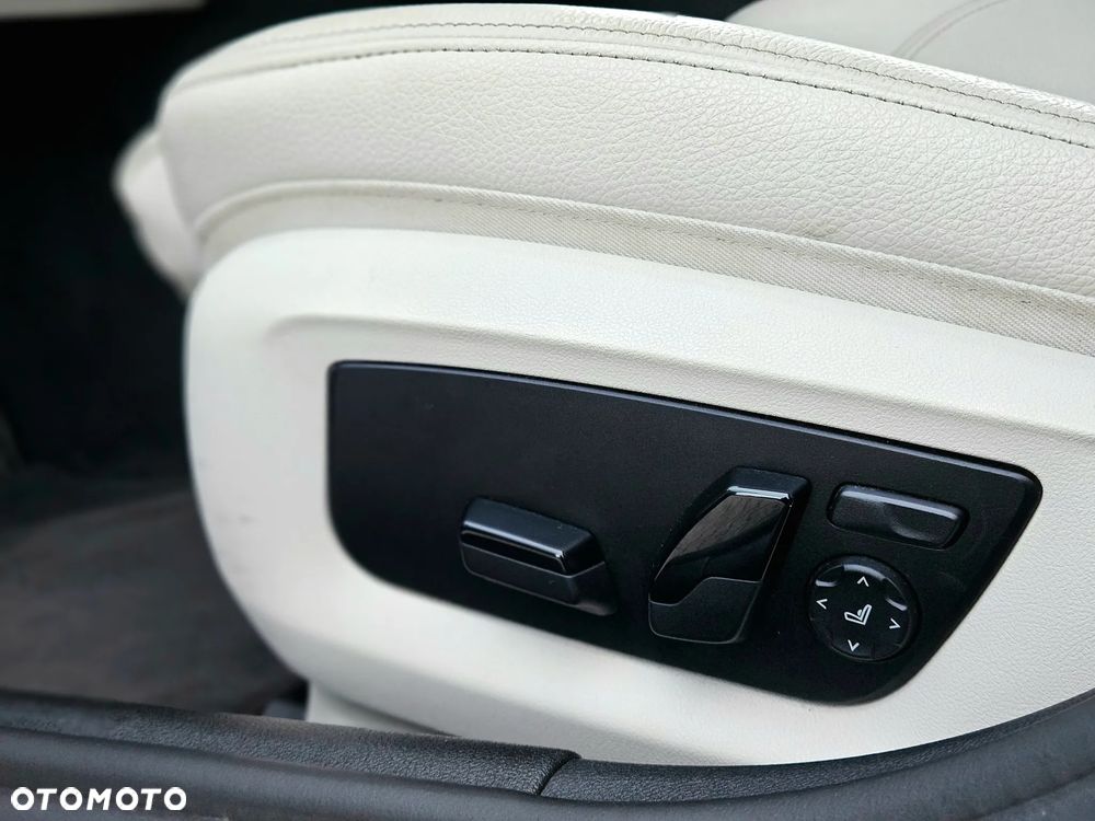 BMW Seria 5 530i xDrive Luxury Line - 24