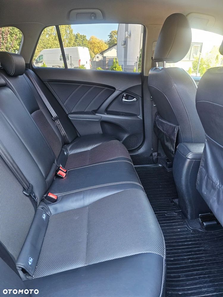 Toyota Avensis - 5