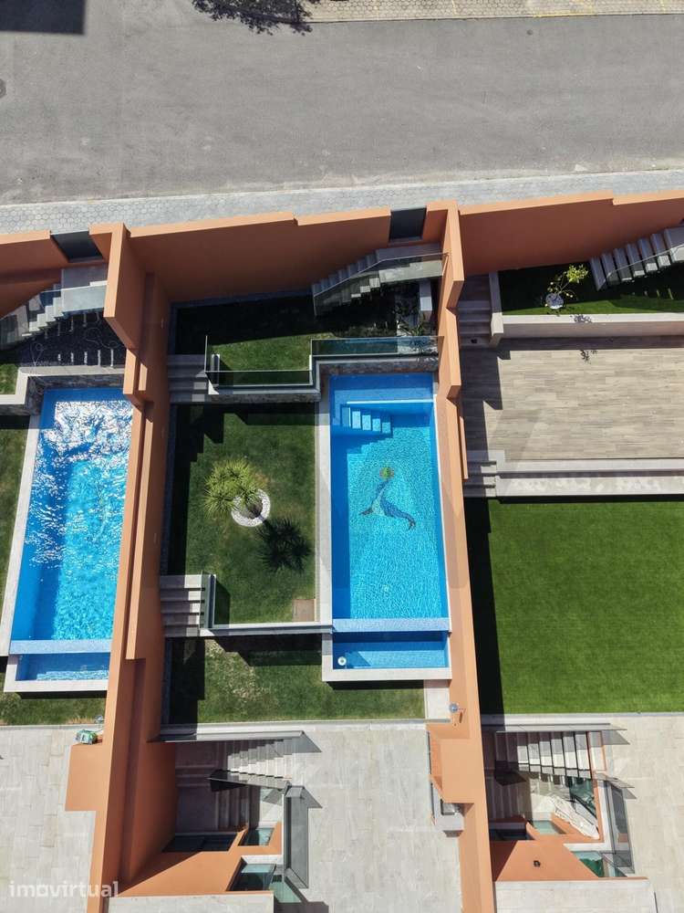 Moradia T3 nova, pronta habitar, com piscina e jardim no Barranco do R - Grande imagem: 2/60