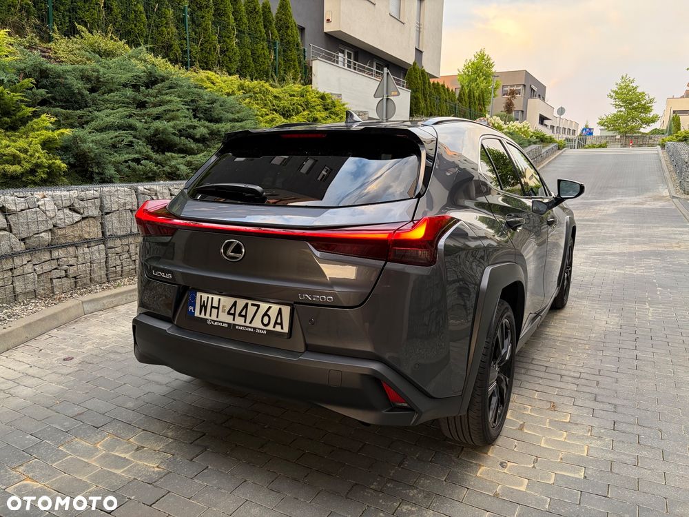Lexus UX - 5