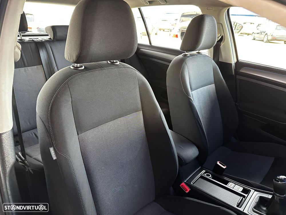 VW Golf 1.6 TDI Confortline - 32