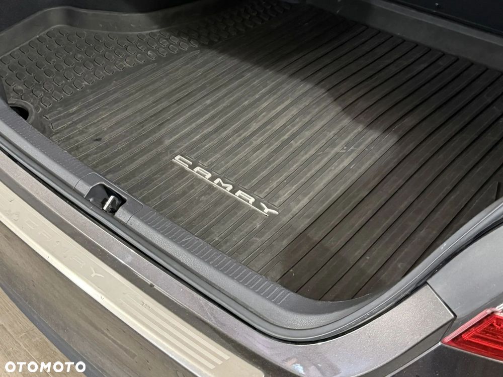 Toyota Camry 2.5 Hybrid Executive CVT - 10