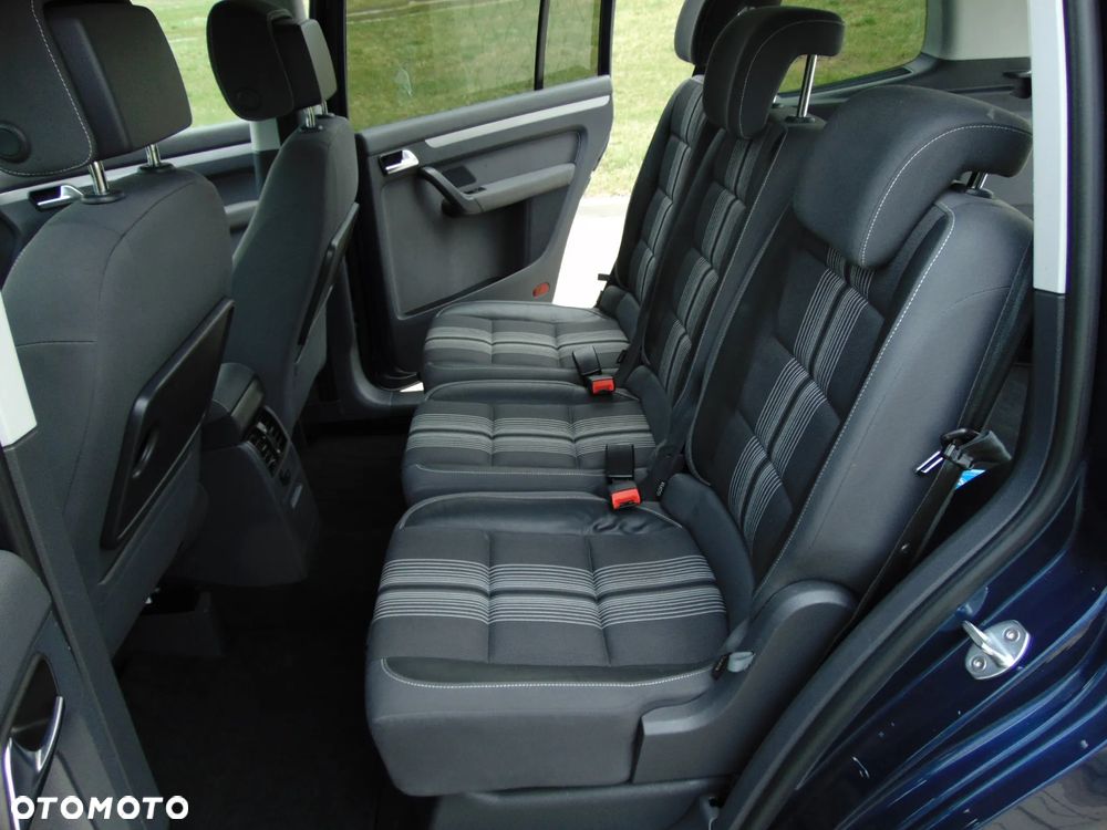 Volkswagen Touran 2.0 TDI DPF MATCH - 12