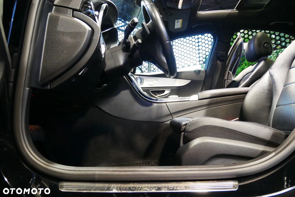 Mercedes-Benz Klasa C 300 7G-TRONIC - 23