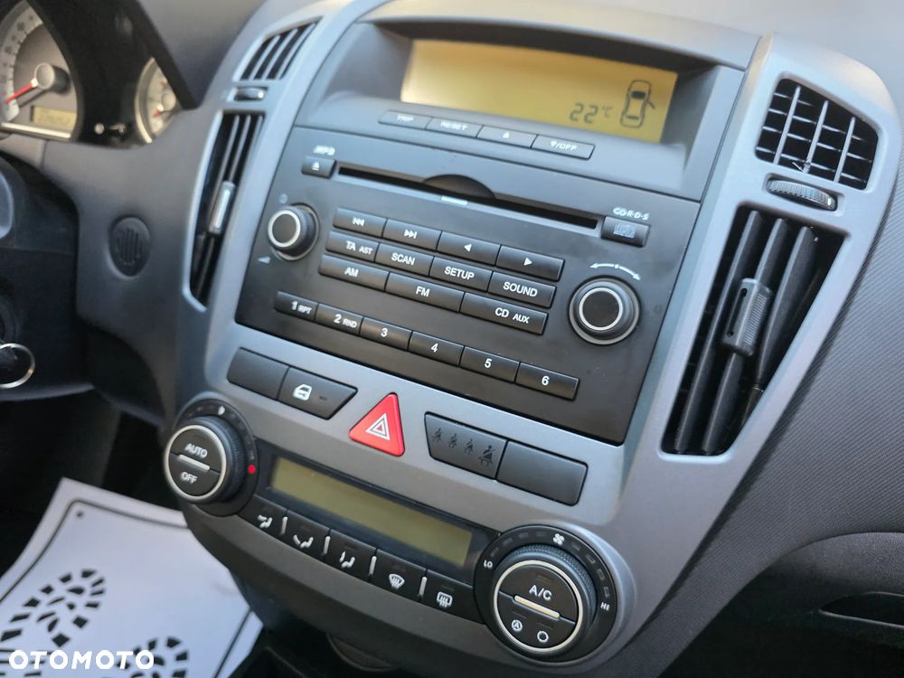 Kia Ceed - 33