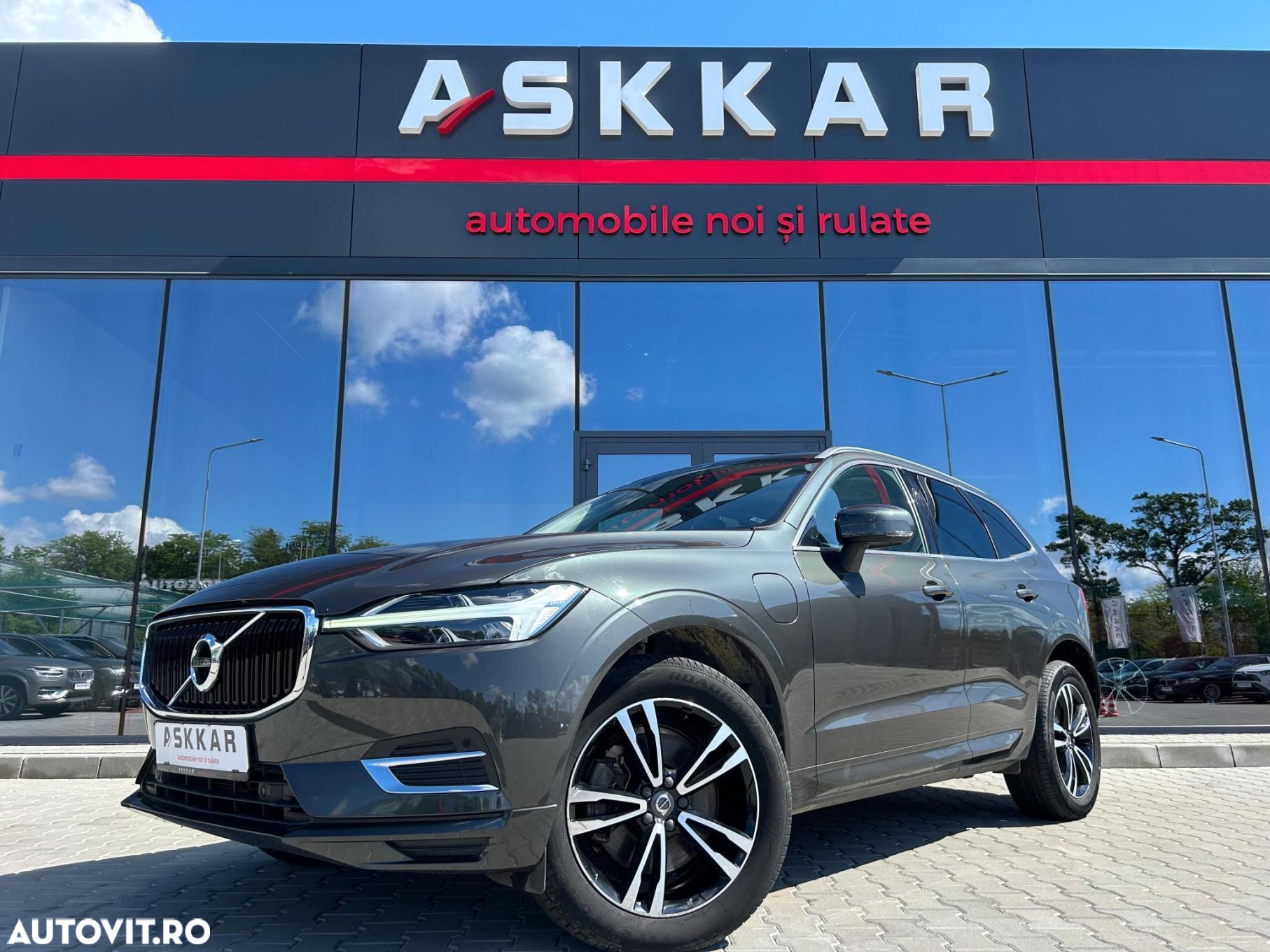 Volvo XC 60 T8 Twin Engine AWD Geartronic Momentum - 1
