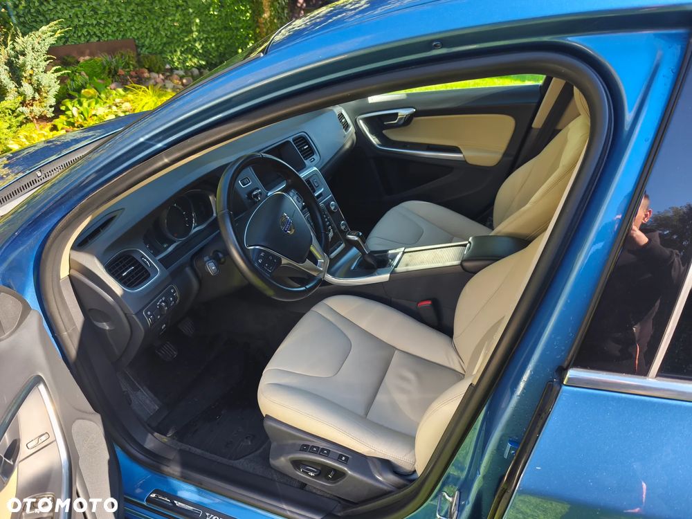 Volvo V60 D4 Momentum - 11