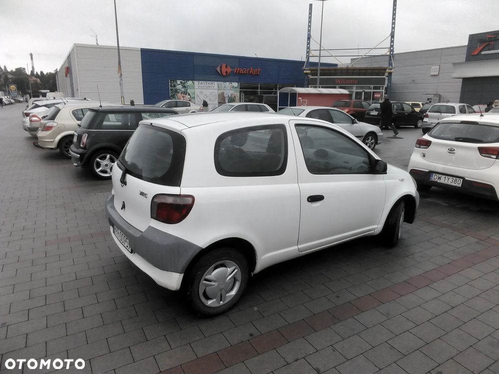 Toyota Yaris - 10