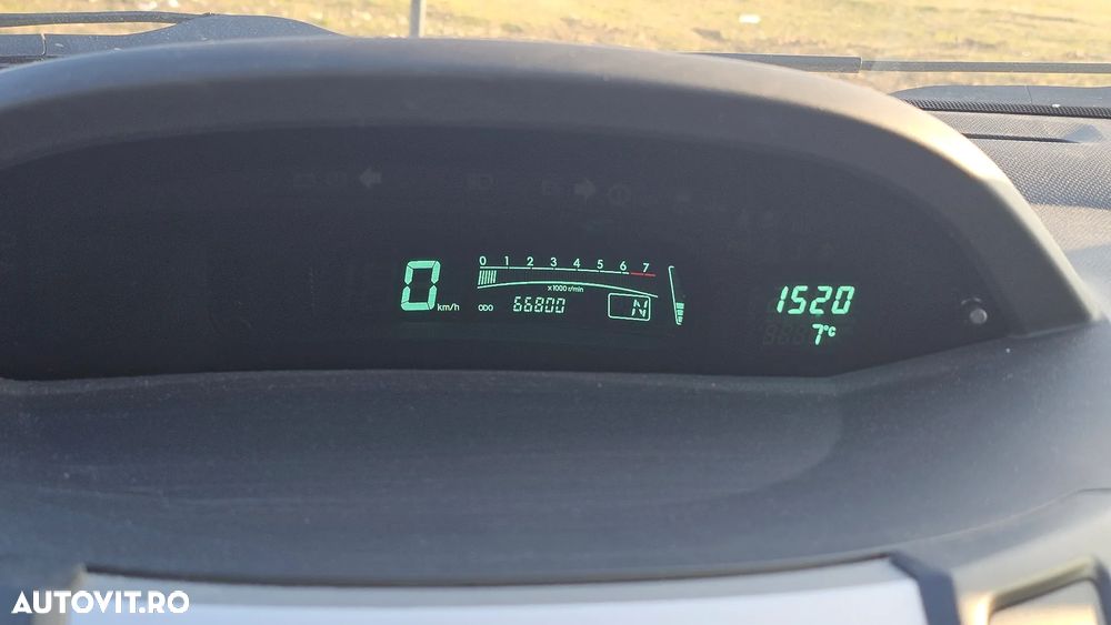 Toyota Yaris 1.3 Aut Luna - 6