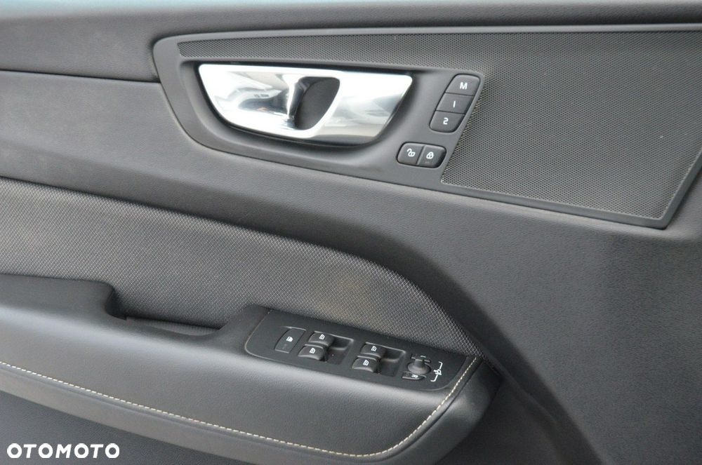 Volvo XC 60 B4 D AWD Geartronic RDesign - 29