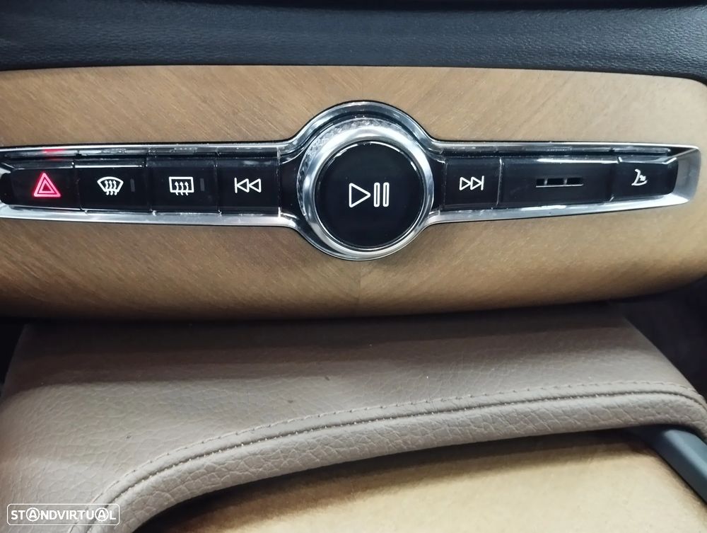 Volvo XC 90 2.0 B5 Momentum Plus AWD - 30