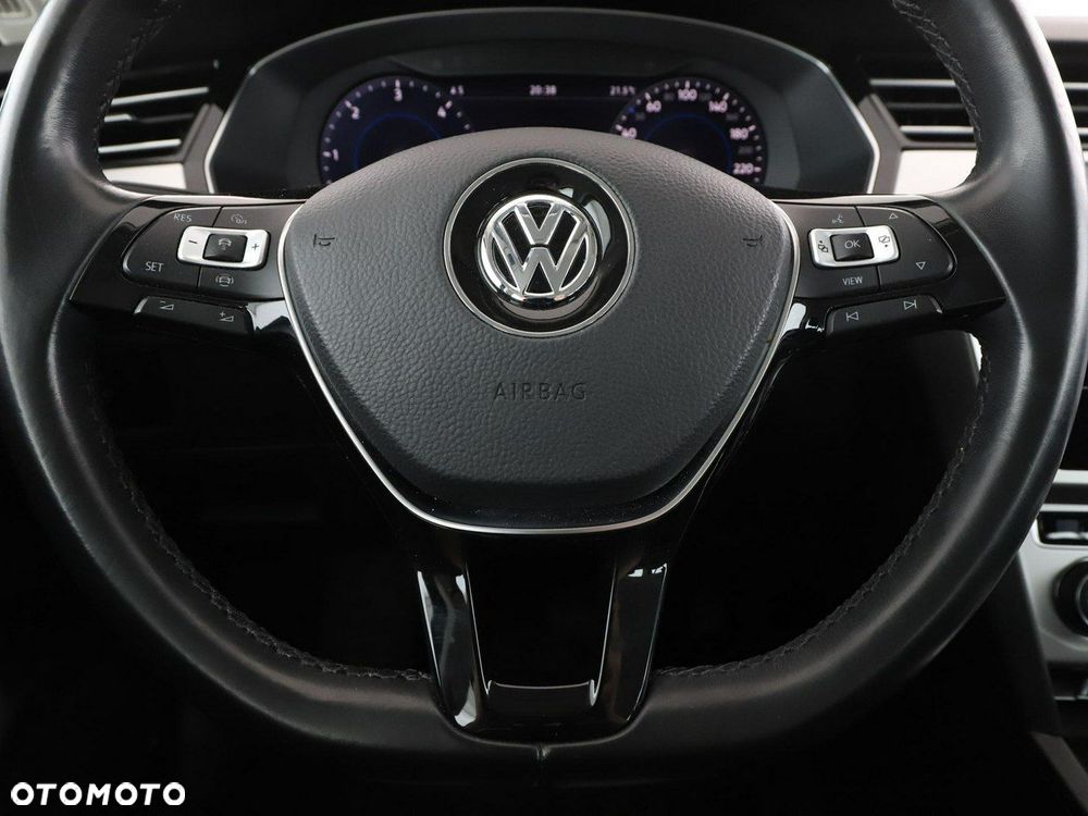 Volkswagen Passat - 21