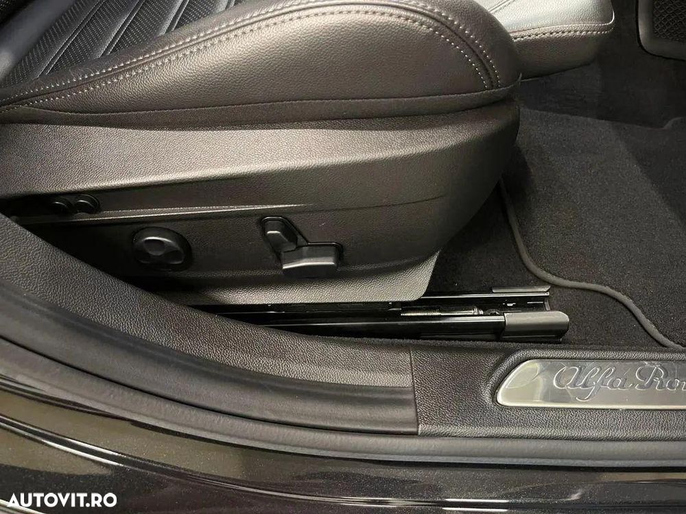 Alfa Romeo Giulia 2.2 AT8-Q4 Veloce - 25