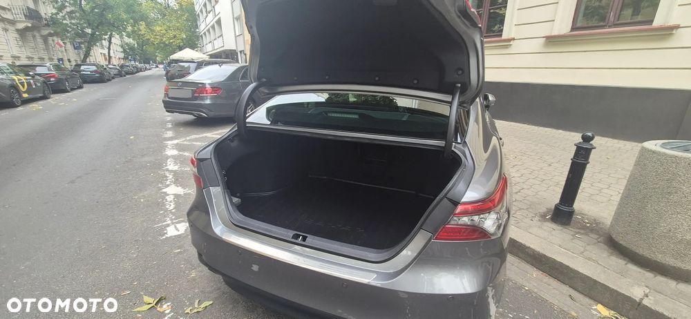 Toyota Camry 2.5 Hybrid Executive CVT - 6