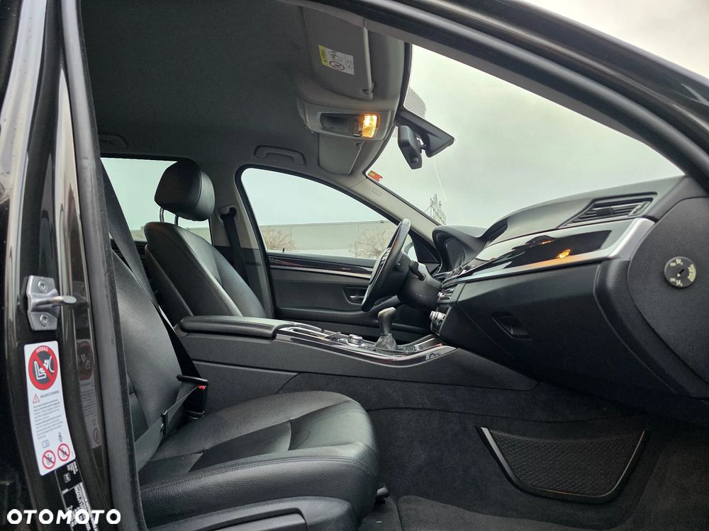 BMW Seria 5 518d Luxury Line - 14