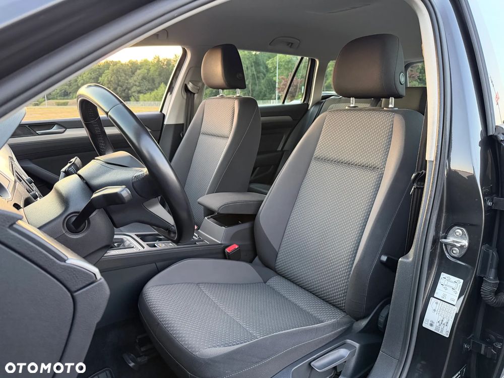 Volkswagen Passat 1.5 TSI EVO Business - 10