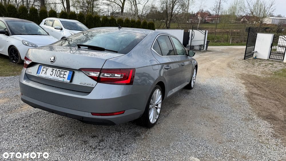 Skoda Superb 2.0 TDI DSG Ambition - 8