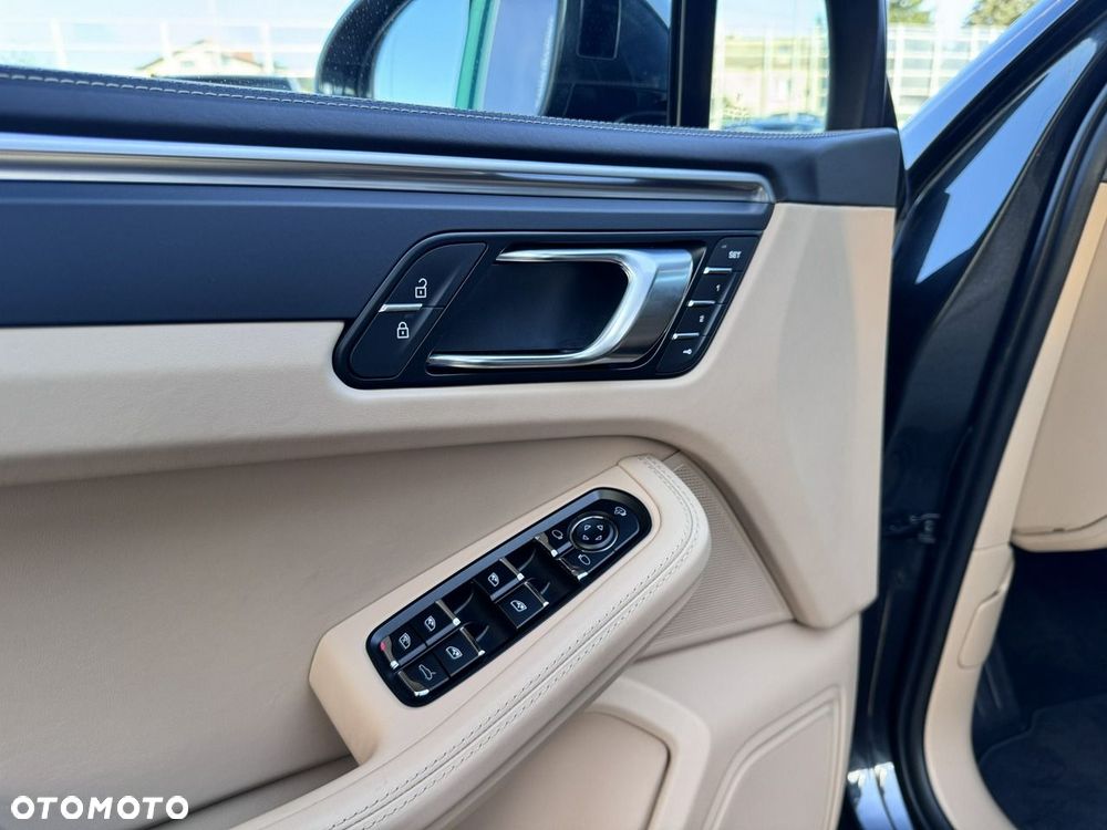 Porsche Macan T - 32