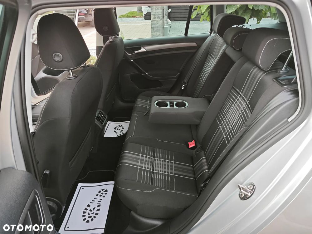 Volkswagen Golf 1.6 TDI BlueMotion Technology Lounge - 19