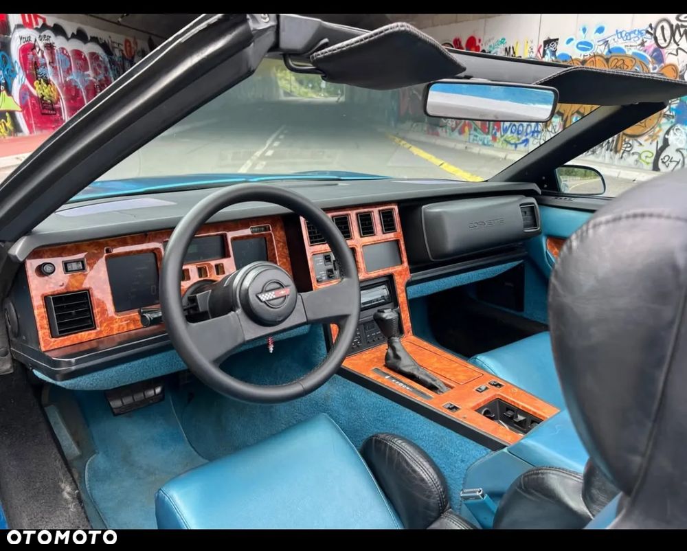 Chevrolet Corvette - 14