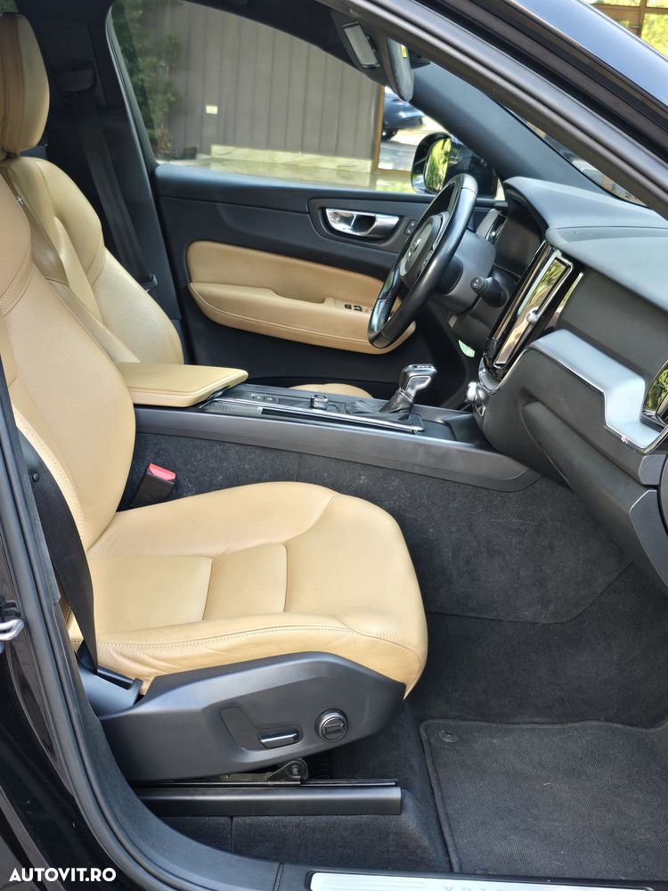 Volvo XC 60 D4 Momentum Pro - 11