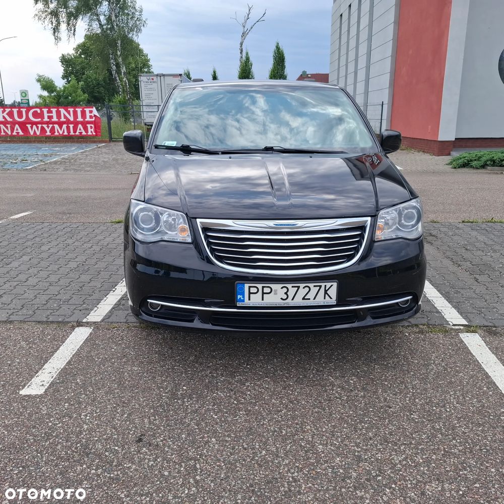 Chrysler Town & Country - 2