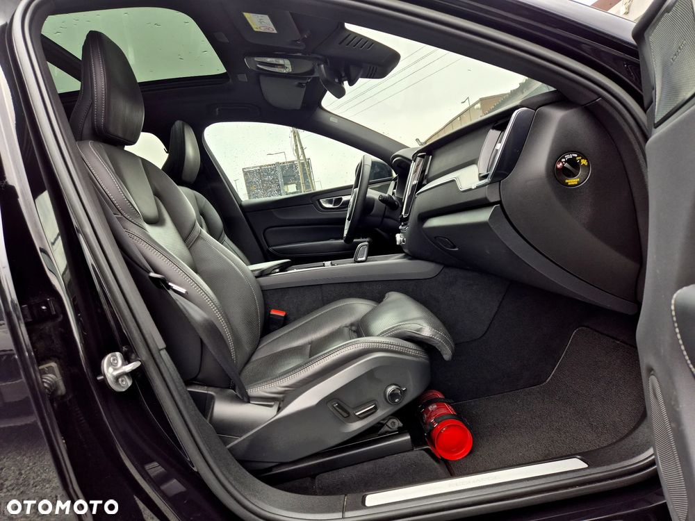 Volvo XC 60 T6 Plug-In Hybrid AWD Plus Dark - 10