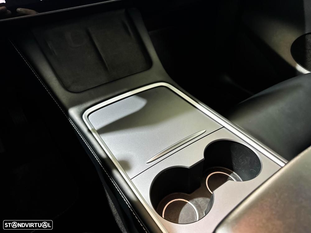 Tesla Model Y Long Range Dual Motor AWD - 46