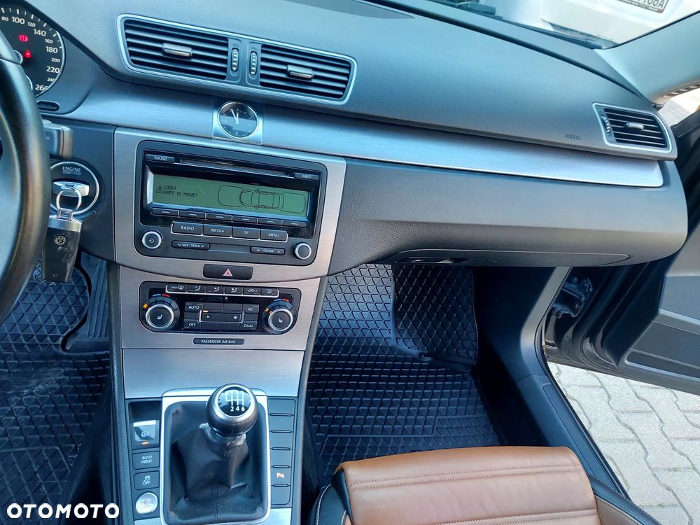 2011 Volkswagen Passat 1.8 TSI Highline, photograph 11