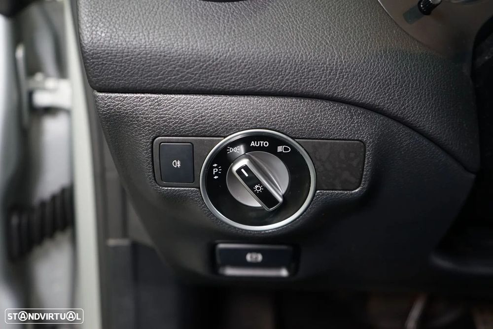 Mercedes-Benz CLA 180 d Shooting Brake AMG Line Aut. - 30