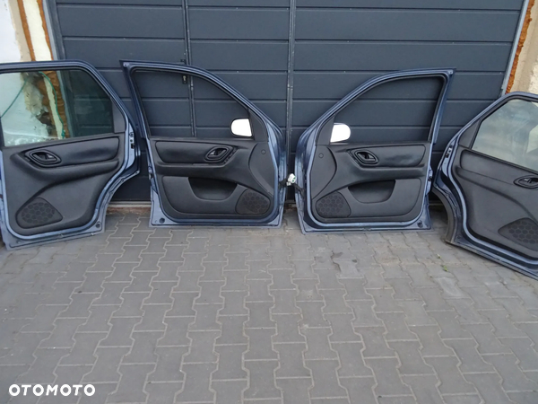 FORD MAVERICK BOCZKI DRZWI TAPICERKA NA SZTUKI LUSTERKO SZYBA PODNOSNIK ZAMKI KLAMKA