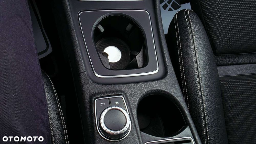 Mercedes-Benz GLA 200 7G-DCT Urban - 18