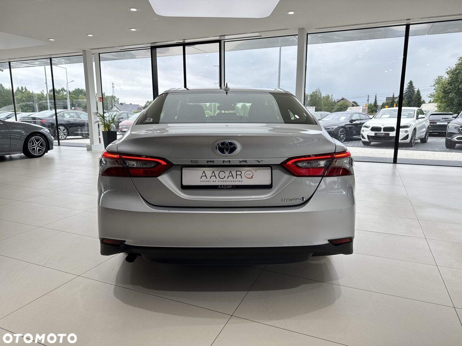 Toyota Camry - 4