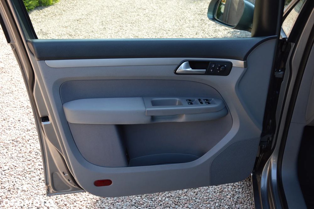 Volkswagen Touran - 23