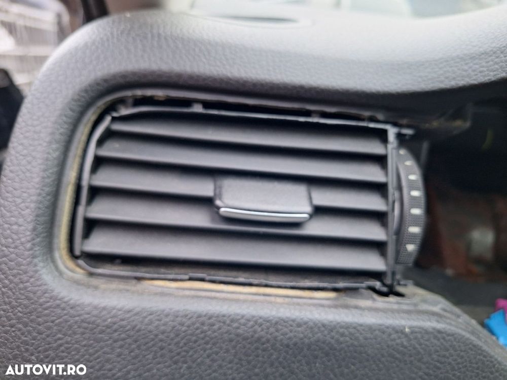 Grila de ventilatie laterala panou de bord stanga VOLKSWAGEN JETTA IV 162, 163, AV3, AV2 2009 - >1.2 TSI CBZB - 1