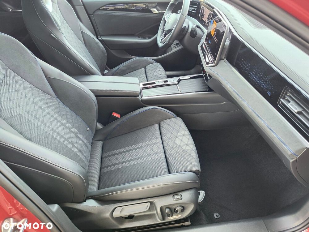 Volkswagen Passat Variant 2.0 TDI SCR R-Line DSG - 17